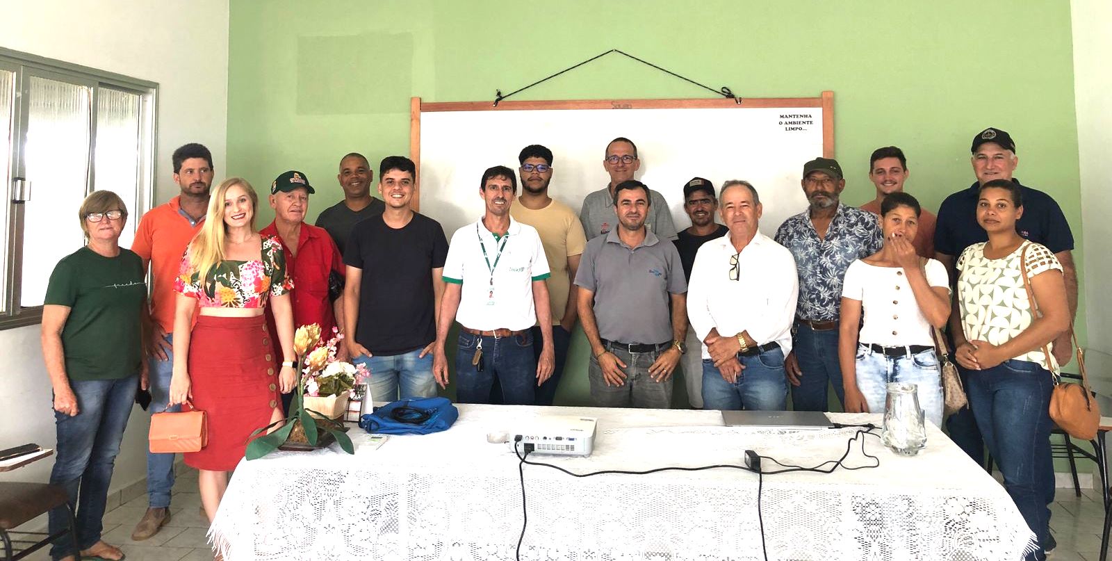 NOTÍCIA: Secretaria Municipal de Agricultura promove reunião para impulsionar a fruticultura na região 