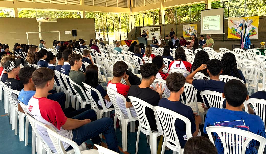 NOTÍCIA: Prefeitura e projeto Arranjos Produtivos unem forças para levar informações sobre mercado de carbono a alunos e produtivos do município