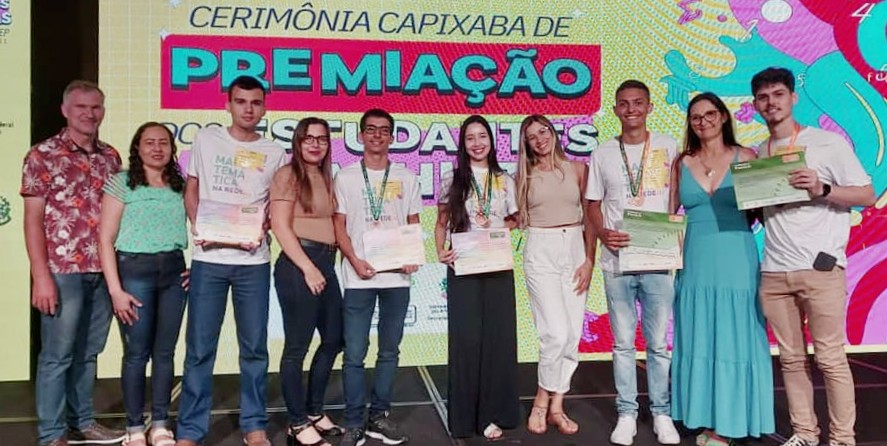 Alunos do município vencedores da Olimpíada Brasileira de Matemática são homenageados