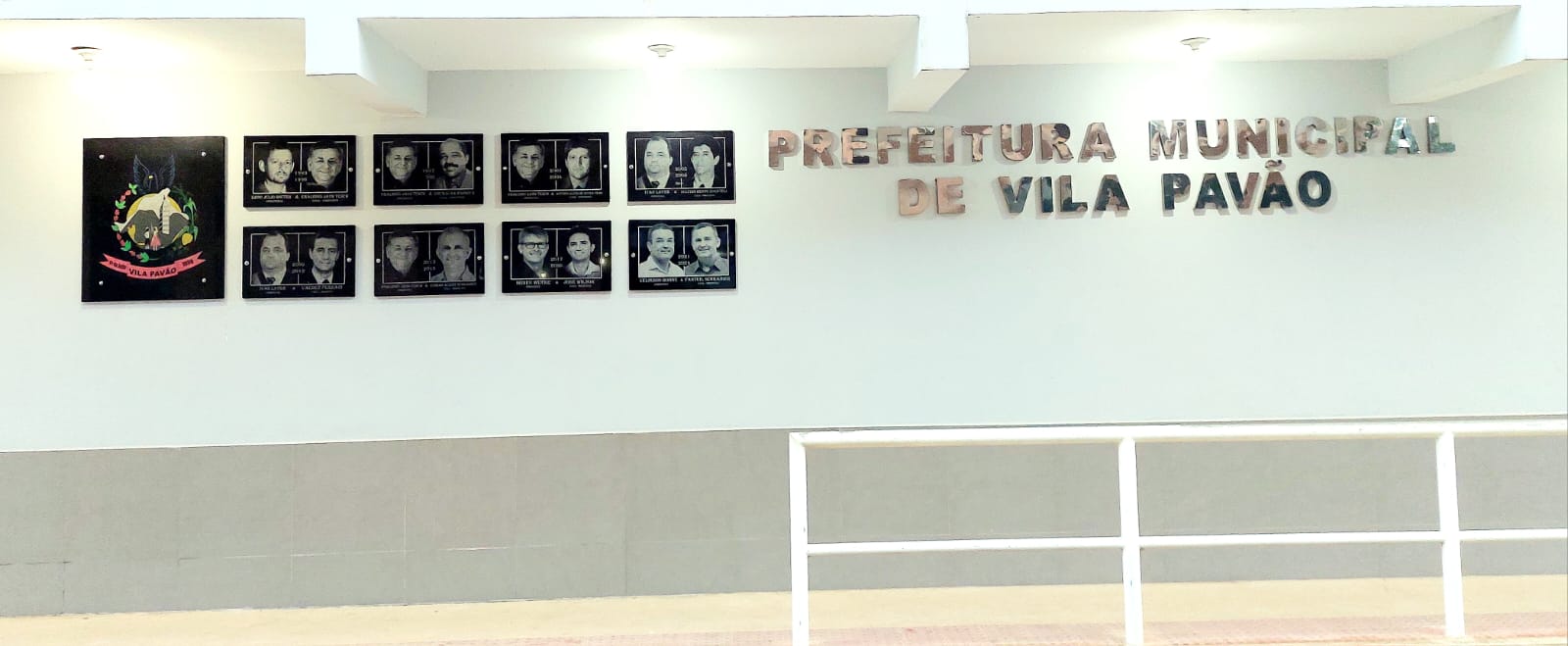 Galeria está instalada na fachada da sede da Prefeitura Municipal