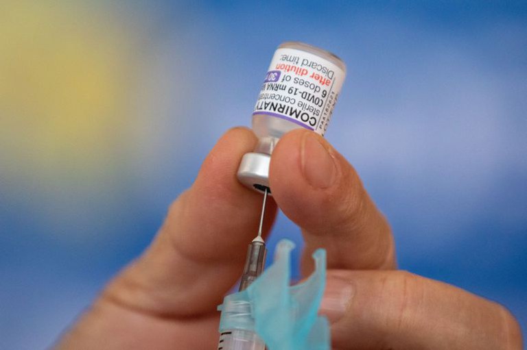 Prefeitura oferece vacina bivalente para reforço covid-19
