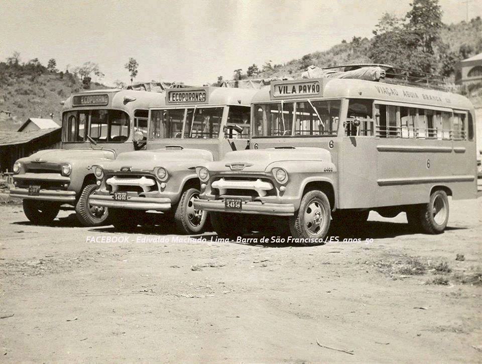 Antiga frota da empresa Águia Branca que fazia a rota de transporte público para Vila Pavão