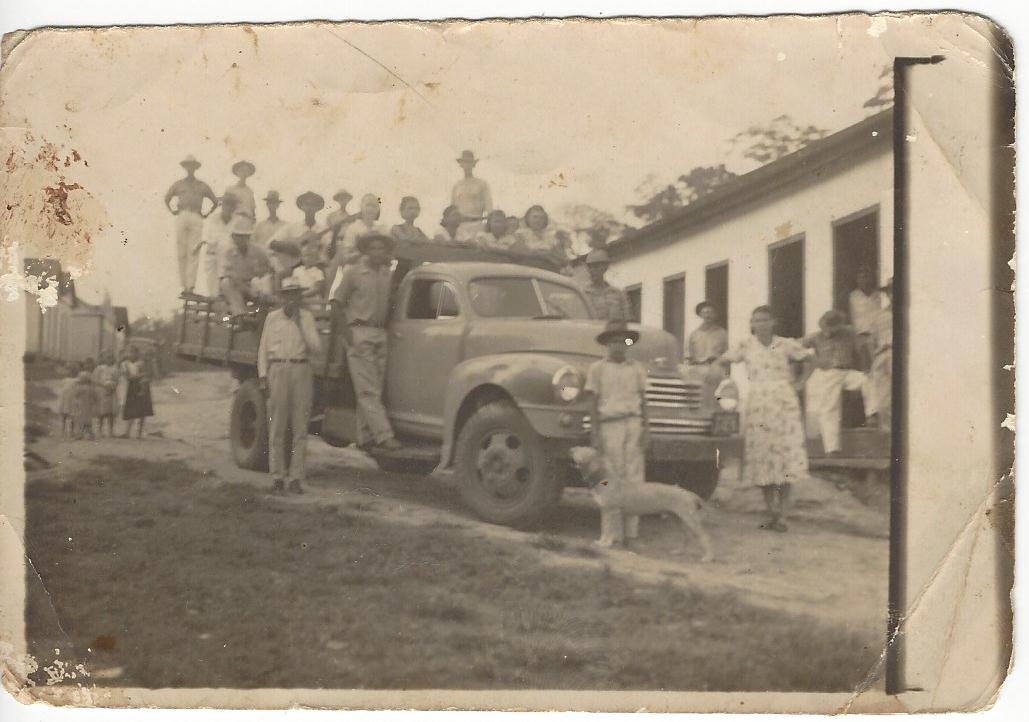 Registro do primeiro veículo a fazer o percurso da estrada Nova Venécia  X Vila Pavão