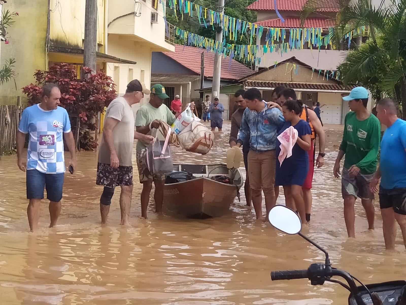 Município  decreta Estado de Calamidade em decorrência das fortes chuvas que causaram destruição e alagamentos