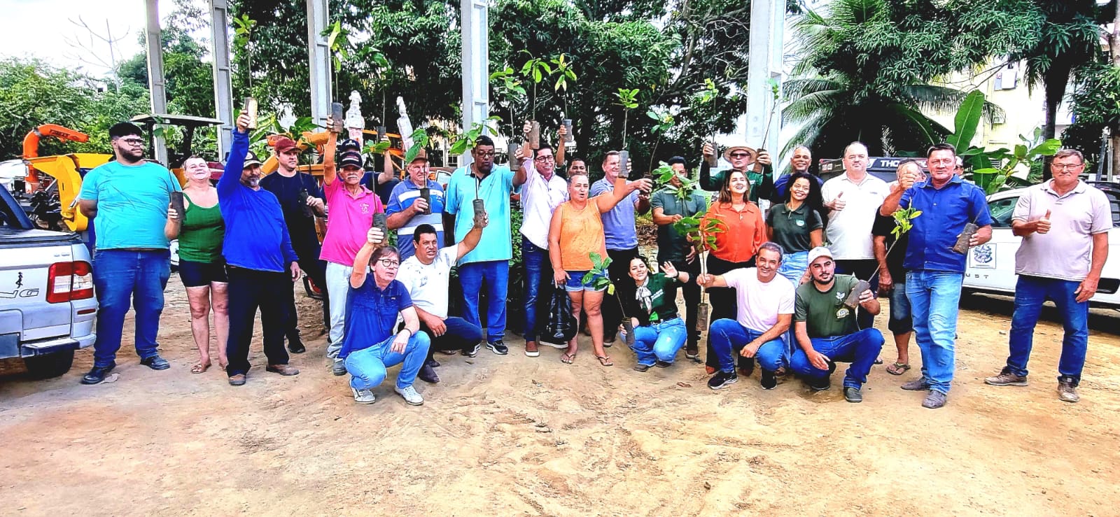 Imagem da notícia: Produtores do município recebem nova remessa mudas de cacau por meio do Projeto Arranjos Produtivos