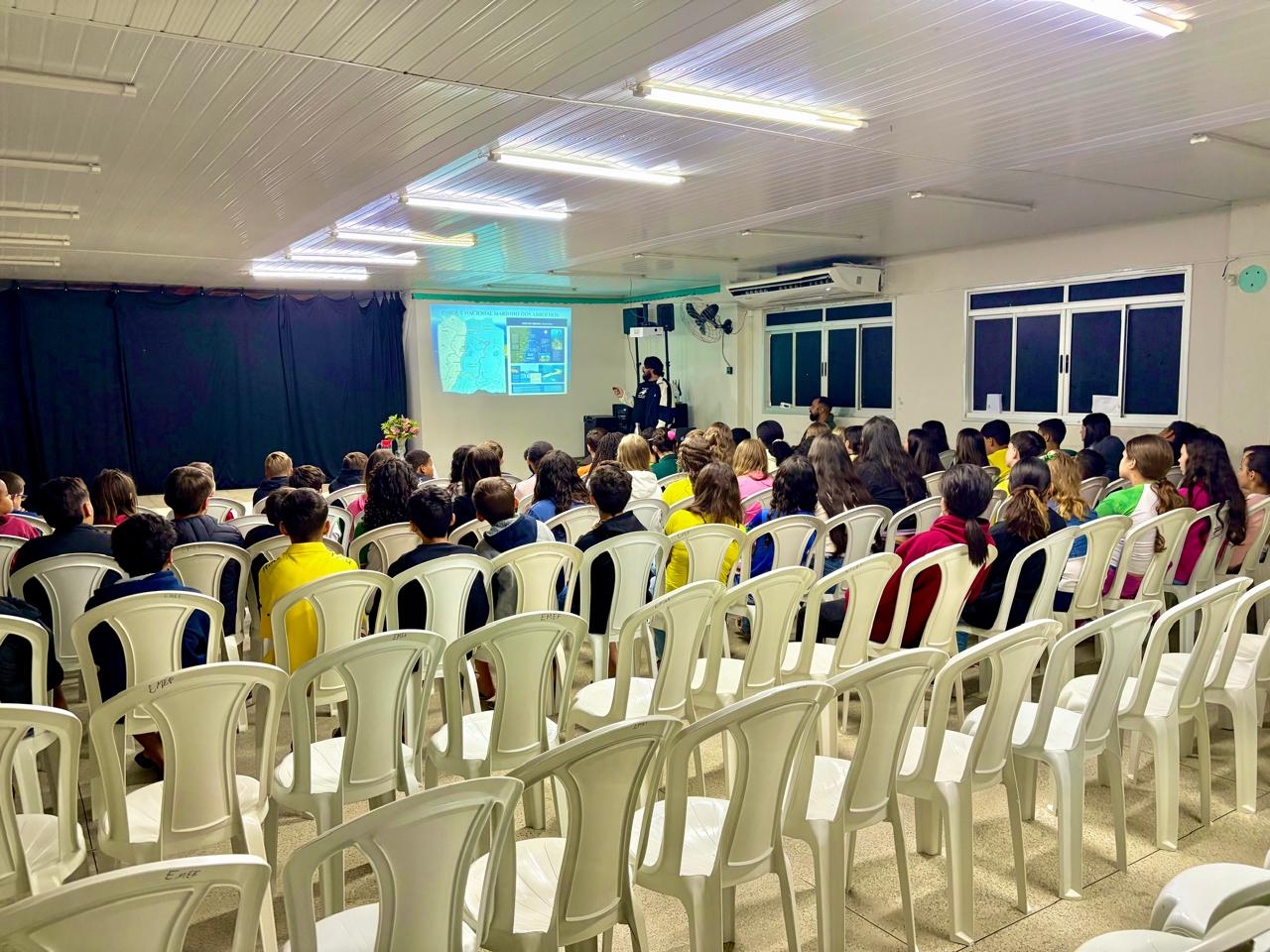 Imagem da notícia: Escolas de Vila Pavão promovem conscientização ambiental com palestras sobre os oceanos