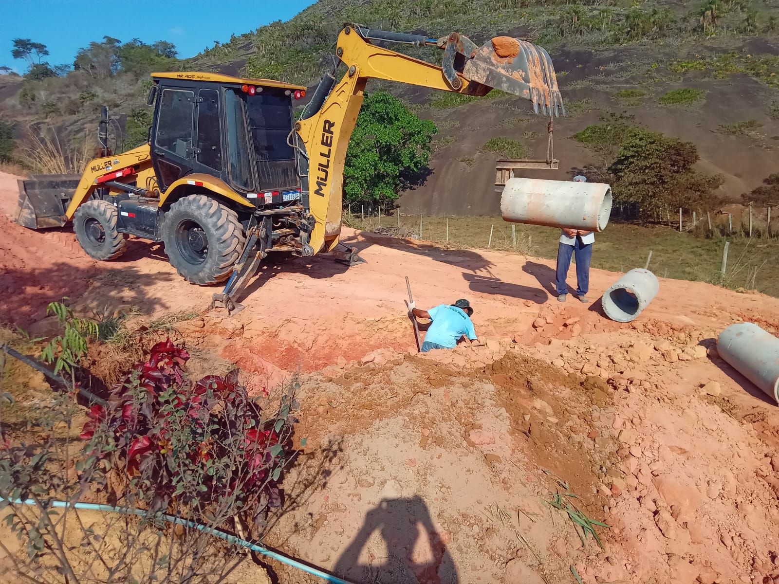 Imagem da notícia: Secretaria de Obras mantém frentes de trabalho e reforça infraestrutura do município