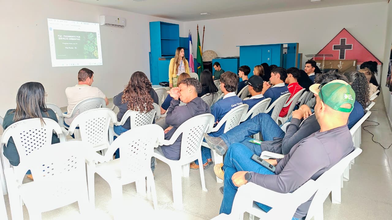 Programa Reflorestar é apresentado a estudantes durante palestra em Vila Pavão