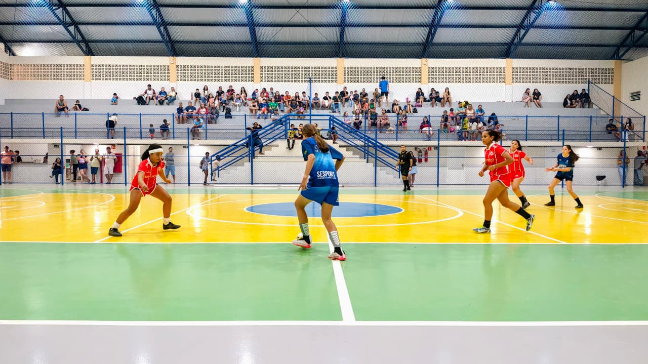 Imagem da notícia: 1º Campeonato de Base Feminino de Futsal reúne cerca de 90 meninas e movimenta o Ginásio Poliesportivo Arthur Kruger